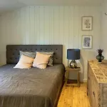 Σπίτι διακοπών Stylish House Between And Forest In *